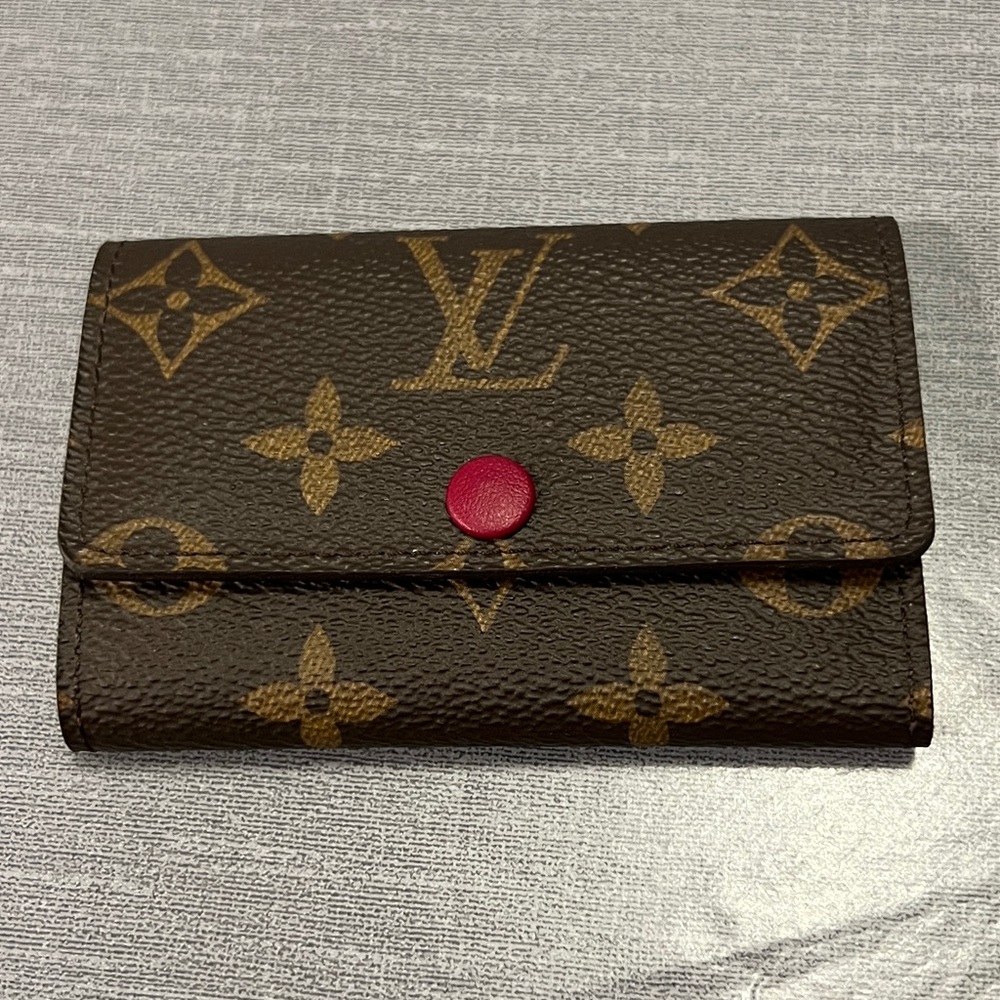 EUC Louis Vuitton Multicles 6 in Fuschia